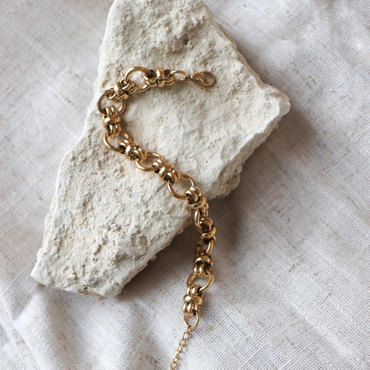 Label KIKI Big round bracelet gold – Bild 2